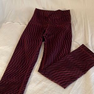 Lululemon Wunder Under Full Luon High Rise Crop Shift Horizon Red Grape/Black